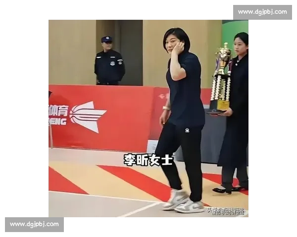 12 岁萝莉单挑库里！中国女篮未来之星的运球绝技震撼全网