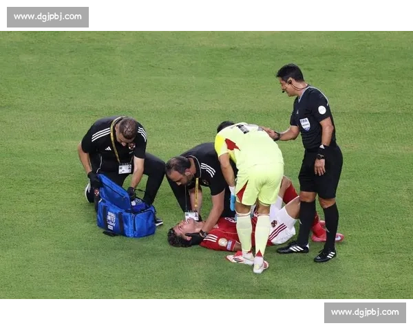 世俱杯揭幕战悲剧!阿舒尔 12 分钟锁骨骨折含泪退场 世俱杯揭幕战悲剧!阿舒尔 12 分钟锁骨骨折含泪退场