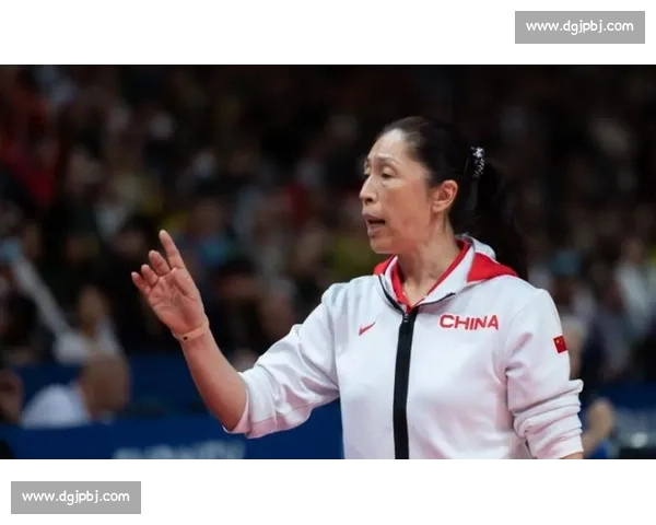 中国女篮vs强敌决战赛场全力冲击荣耀新篇章关键一役展现团队精神与韧性 中国女篮vs强敌决战赛场全力冲击荣耀新篇章关键一役展现团队精神与韧性